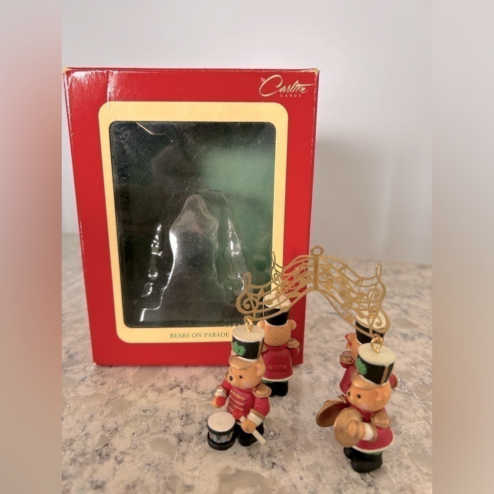 Carlton Cards Bears on Parade Ornament